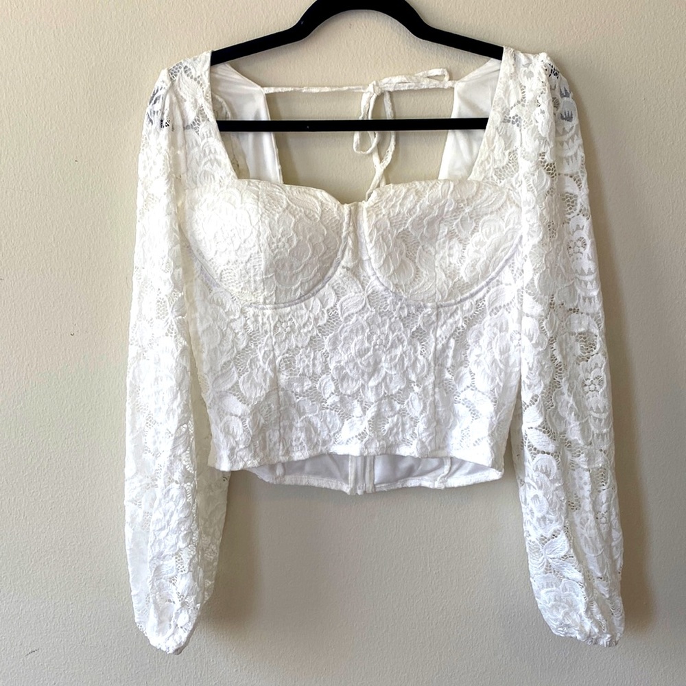 Nasty Gal: Lace summer begin puff sleeve top